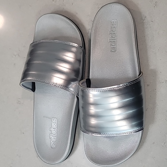 Adidas Adilette Comfort sandals. - Picture 3 of 4